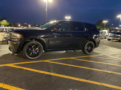 Car Dealer «Larry Roesch Chrysler Jeep Dodge RAM», reviews and photos, 200 W Grand Ave, Elmhurst, IL 60126, USA