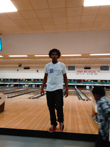 Bowling Alley «Sunset Bowl», reviews and photos, 2015 N Lewis Ave, Waukegan, IL 60087, USA