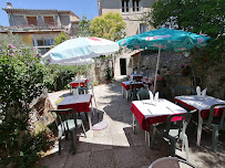 Atmosphère du Restaurant français Restaurant La Nesque à Villes-sur-Auzon - n°7