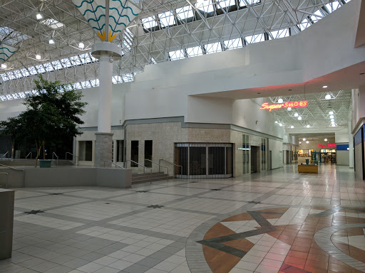 Shopping Mall «Fairgrounds Square Shopping Mall», reviews and photos, 3050 N 5th Street Hwy, Reading, PA 19605, USA