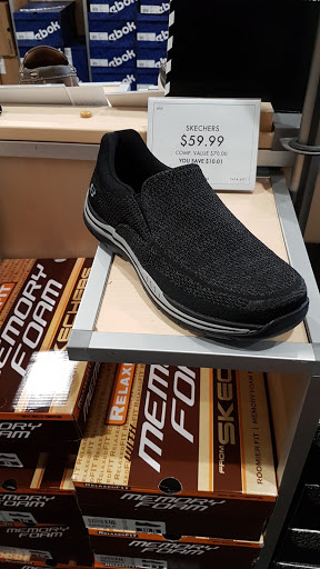 Shoe Store «DSW Designer Shoe Warehouse», reviews and photos, 520 E Waterfront Dr, Homestead, PA 15120, USA