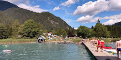 Strandbad Stockenboi'in fotoğrafı uçurumlarla desteklenmiş