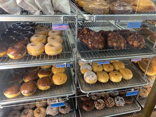 Donut Shop «Lucky Donuts», reviews and photos, 140 SW 152nd St, Seattle, WA 98166, USA