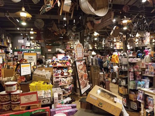 American Restaurant «Cracker Barrel Old Country Store», reviews and photos, 34 Tunnel Rd, Asheville, NC 28805, USA