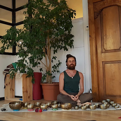 Praticien Guérisseur Holistique - Yoga, Massages, Herbes, Sons, Énergies à Figeac
