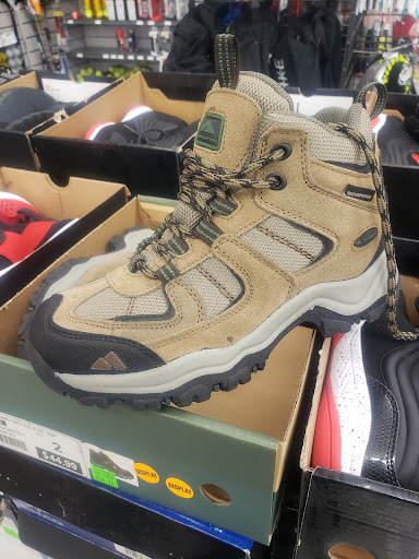 Sporting Goods Store «Big 5 Sporting Goods», reviews and photos, 1575 Mt Hood Ave #120, Woodburn, OR 97071, USA