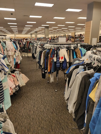 Department Store «Nordstrom Rack Sunset Valley Shopping Center», reviews and photos, 5601 Brodie Ln, Sunset Valley, TX 78745, USA