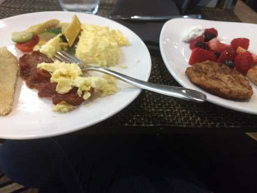 Hotel «Hilton Arlington», reviews and photos, 950 N Stafford St, Arlington, VA 22203, USA