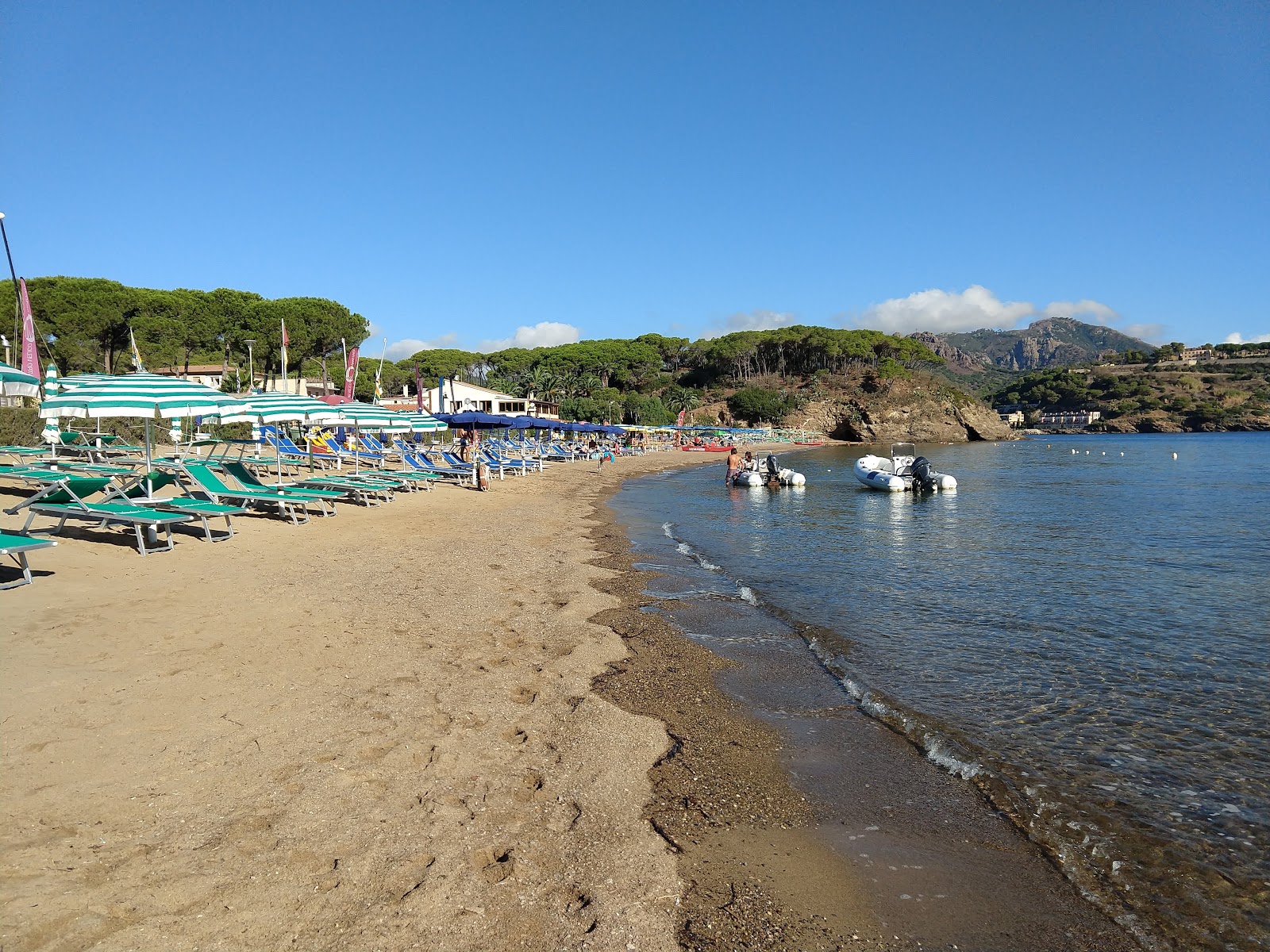 Zdjęcie Spiaggia di Naregno z powierzchnią beżowy piasek