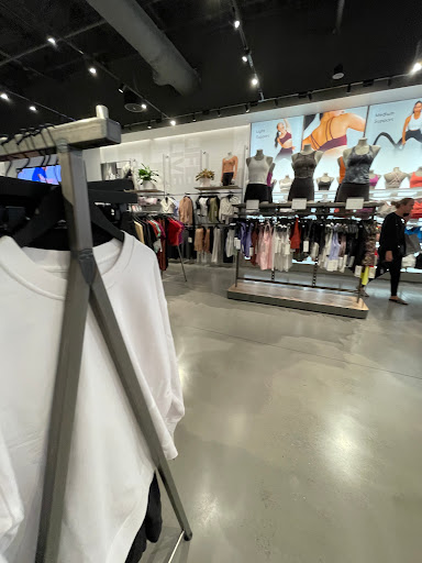 Sportswear Store «lululemon», reviews and photos, 2223 N Westshore Blvd #264, Tampa, FL 33607, USA