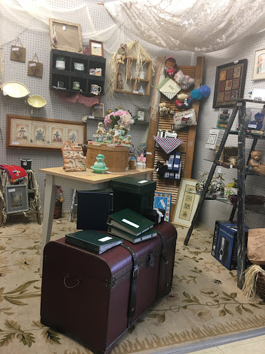 Flea Market «White Elephant Vendors Market», reviews and photos, 8523 Terry Rd, Louisville, KY 40258, USA