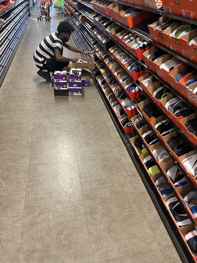 Clothing Store «Nike Clearance Store», reviews and photos, 5209 International Dr, Orlando, FL 32819, USA