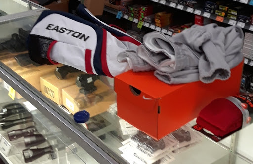 Sporting Goods Store «Big 5 Sporting Goods - Fresno», reviews and photos, 5488 N Blackstone Ave, Fresno, CA 93710, USA