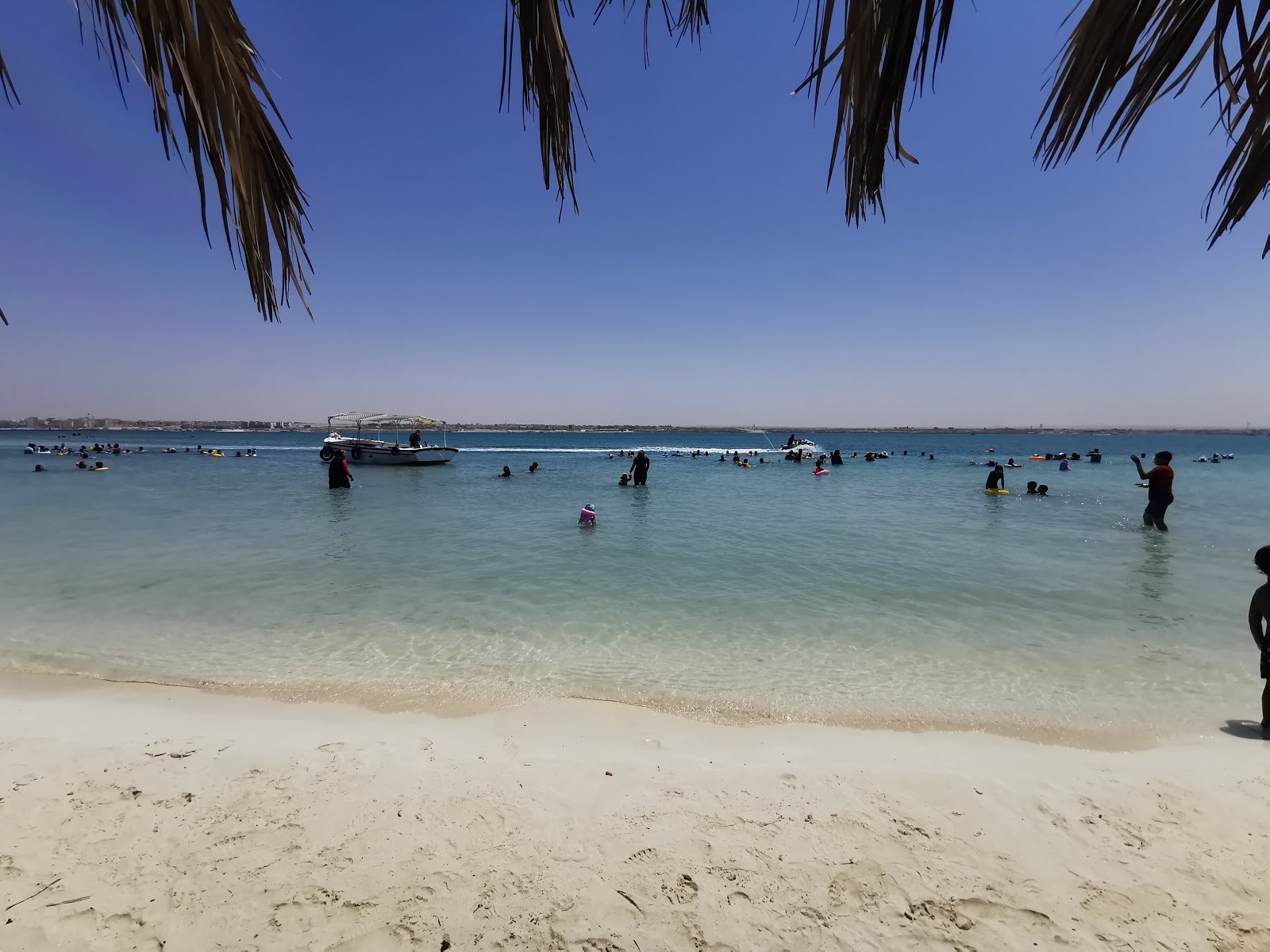 Valokuva San Giovanni Cleopatra Beachista. puhtaustasolla keskipitkä