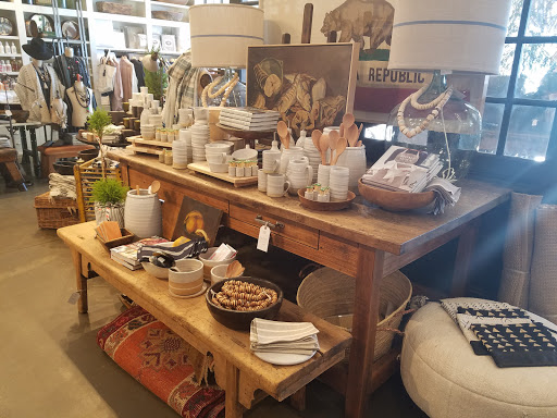 Shopping Mall «Crystal Cove Shopping Center», reviews and photos, 7845-8085 East Coast Hwy, Newport Beach, CA 92657, USA