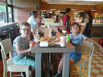 Atmosphère du Restauration rapide McDonald's à Lamorlaye - n°18