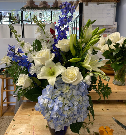 Florist «BloomTown Florist», reviews and photos, 218 W Bay Dr, Largo, FL 33770, USA