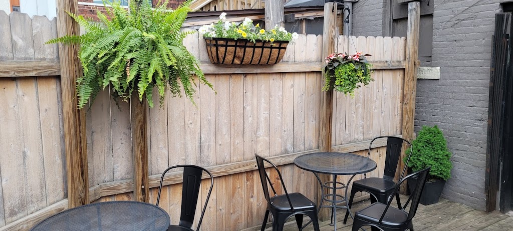 Boozie's Bar & Grill 52801