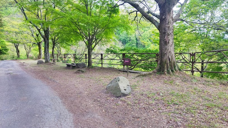 山桜の園 休憩広場