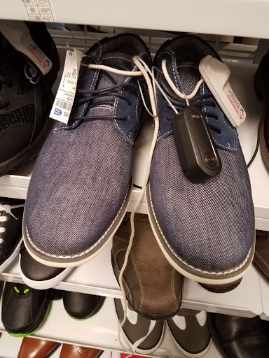 Clothing Store «Ross Dress for Less», reviews and photos, 13750 Riverside Dr, Sherman Oaks, CA 91423, USA