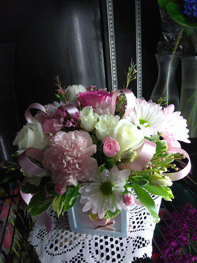 Florist «A Royal Bloom Flowers & Gifts», reviews and photos, 7252 W Oakland Park Blvd, Lauderhill, FL 33313, USA