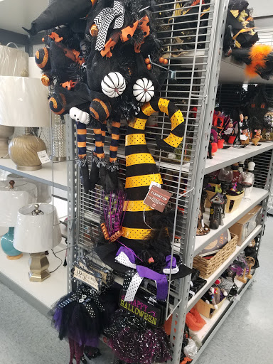 Home Goods Store «Tuesday Morning», reviews and photos, 685 E Bidwell St, Folsom, CA 95630, USA