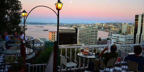 RESTAURANT-PUB HOTEL BRIGHTON VALPARAISO - Cerro Concepcion - P.º Atkinson 151-153, 2340000 Valparaíso, Chile