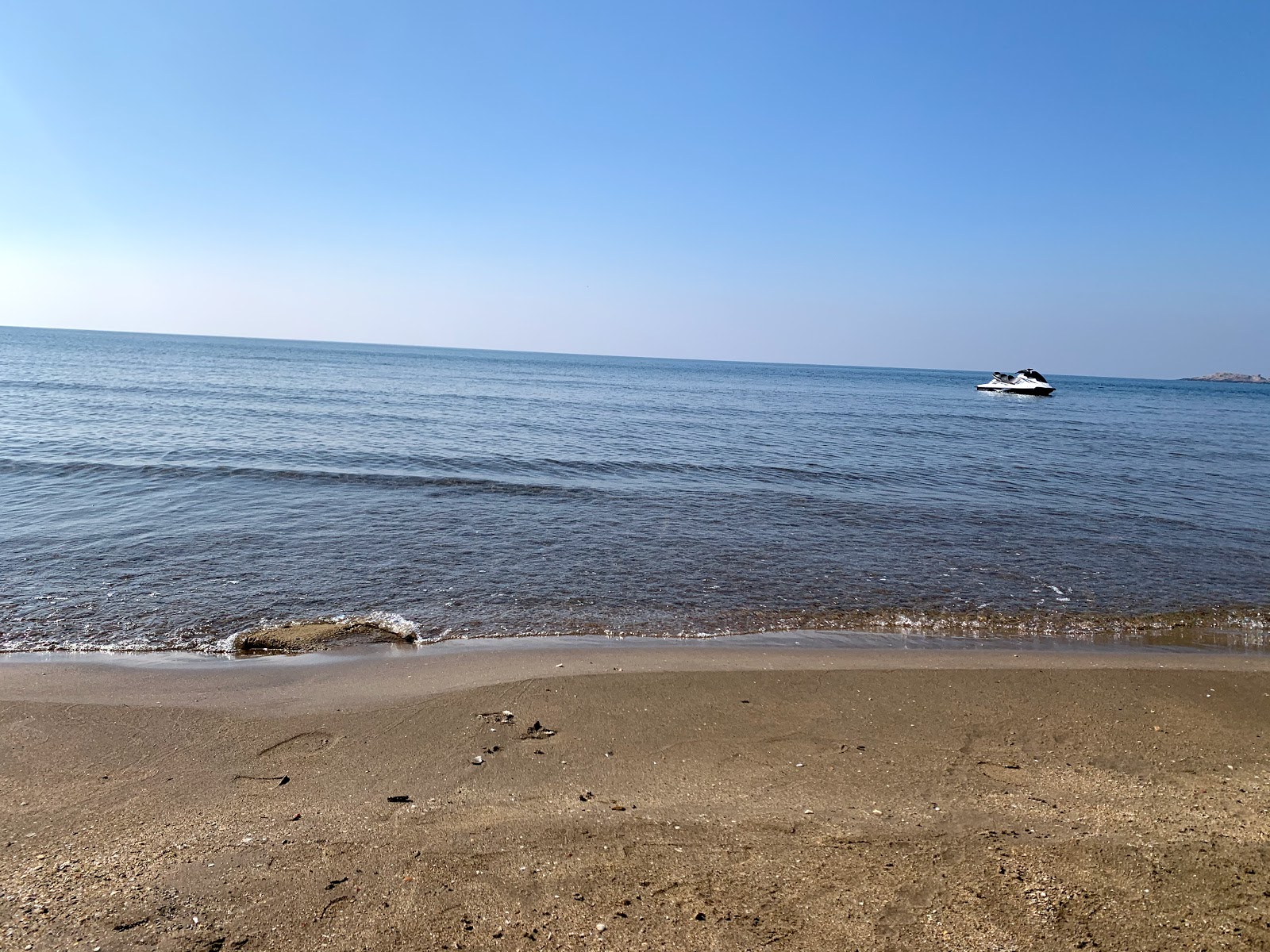 Foto von Plage Ouest und die siedlung