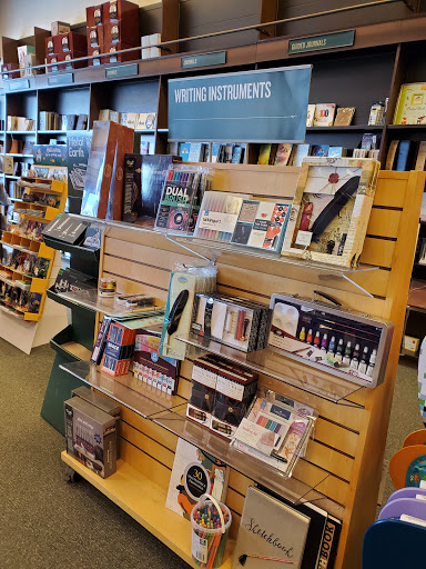 Book Store «Barnes & Noble Booksellers Maple Grove», reviews and photos, 8040 Wedgewood Ln N, Maple Grove, MN 55369, USA