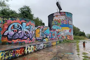 Good Vibes Silo by muralist Ian Wilkinson image