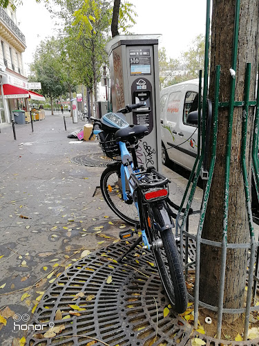 Borne de recharge de véhicules électriques Station Belib' Paris