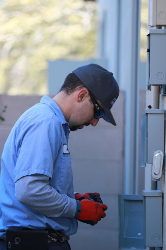 Air Conditioning Contractor «Day & Night Air Conditioning, Heating & Plumbing», reviews and photos, 2136 E Indian School Rd, Phoenix, AZ 85016, USA