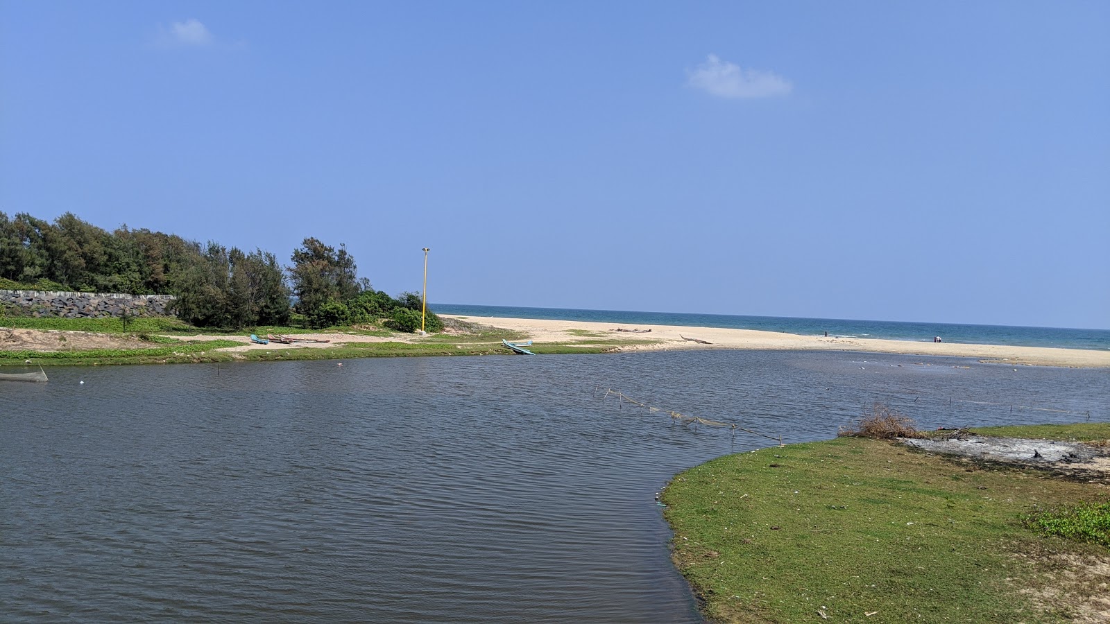 Foto von Kalpakkam Beach mit lange, gerade küste