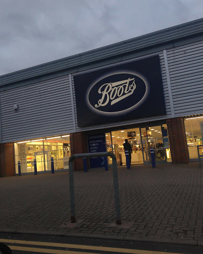 Stores to buy women's white boots Stoke-on-Trent