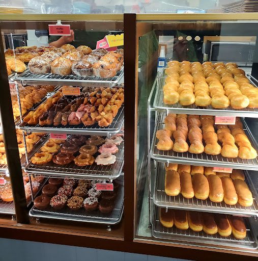 Donut Shop «Lucky Donuts», reviews and photos, 140 SW 152nd St, Seattle, WA 98166, USA