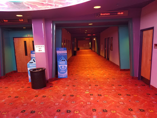 Movie Theater «Regal Cinemas Round Lake Beach 18», reviews and photos, 550 E Rollins Rd, Round Lake Beach, IL 60073, USA