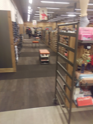 Shoe Store «DSW Designer Shoe Warehouse», reviews and photos, 2601 Plainfield Rd b, Joliet, IL 60435, USA