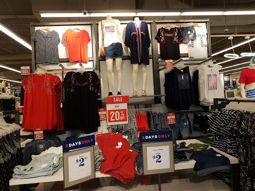 Clothing Store «Old Navy», reviews and photos, 400 S State Rd, Springfield, PA 19064, USA