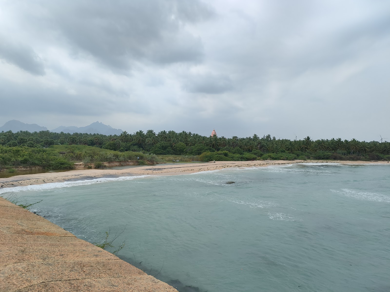 Foto von Vattakottai Fort Beach - beliebter Ort unter Entspannungskennern