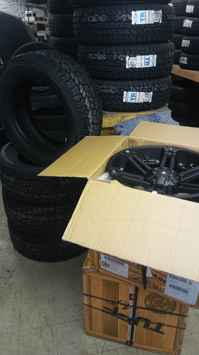 Tire Shop «Marysville Car Care Center», reviews and photos, 2929 Gratiot Blvd, Marysville, MI 48040, USA