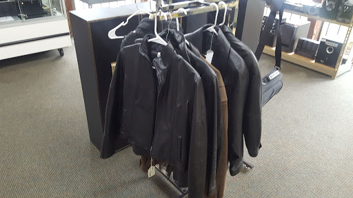 Pawn Shop «SILVER LINING JEWELRY AND LOAN GRESHAM», reviews and photos, 300 SE 181st Ave, Portland, OR 97233, USA