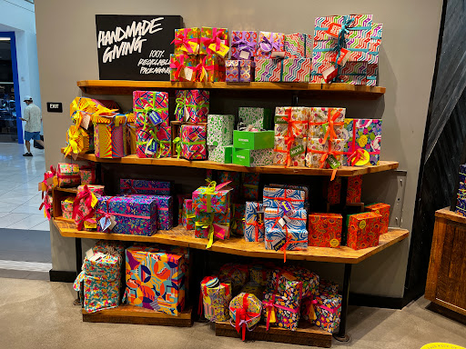 Cosmetics Store «Lush Cosmetics», reviews and photos, 2855 Stevens Creek Blvd, Santa Clara, CA 95050, USA