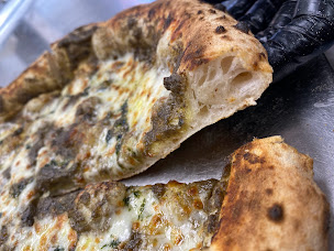 Photo n°21 de Pizza Berard en camion à Cheval-Blanc ()