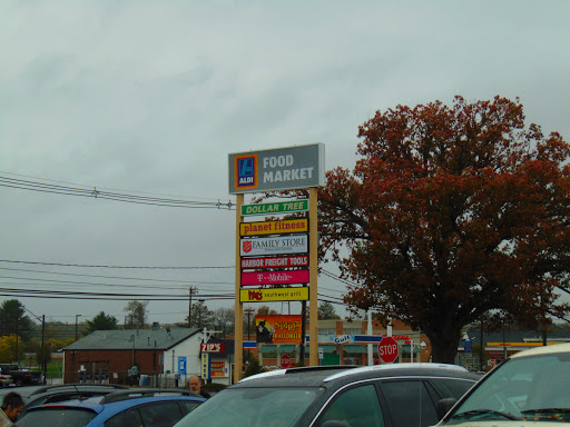 Supermarket «ALDI», reviews and photos, 728 Hartford Pike, Dayville, CT 06241, USA