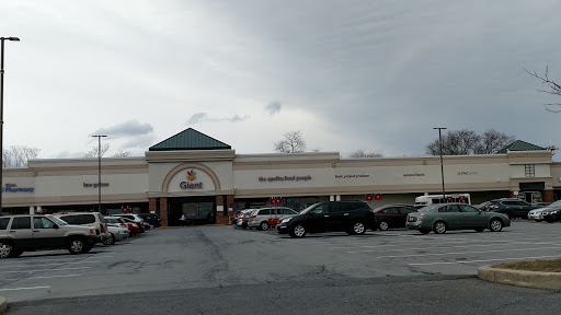 Shopping Mall «Ravenwood Shopping Center», reviews and photos, 910 Taylor Ave, Towson, MD 21286, USA