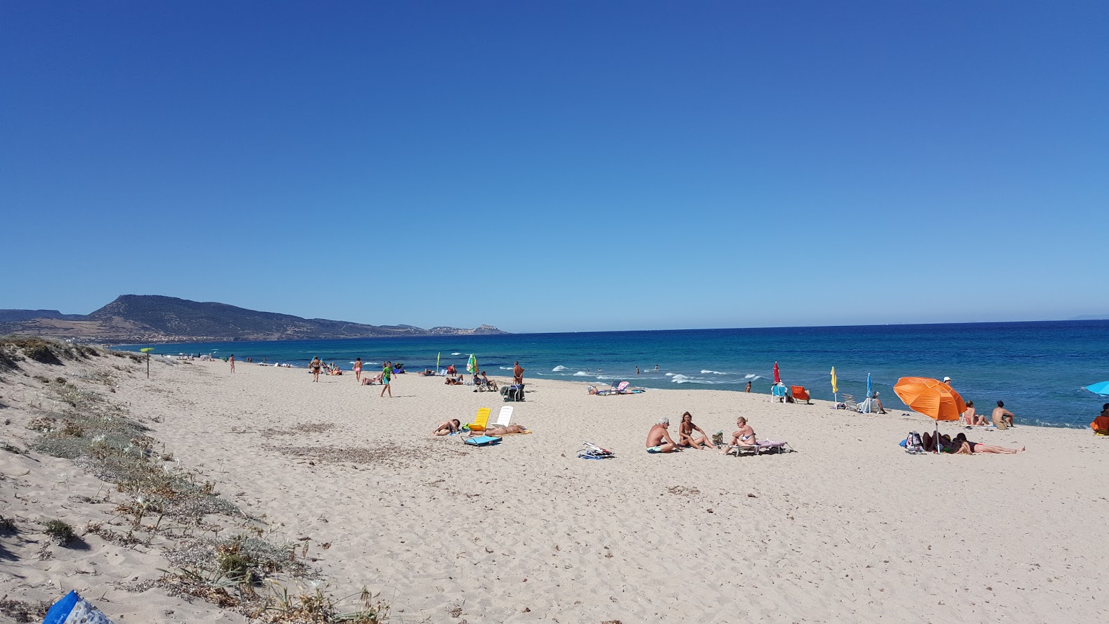 Foto von Spiaggia della Baia delle Mimose mit feiner beiger sand Oberfläche