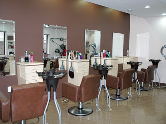 Nadia's Full Service Salon & Spa