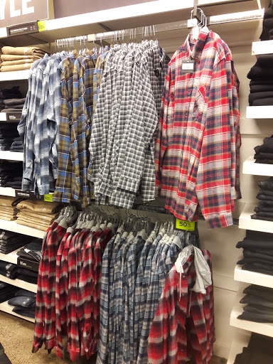 Clothing Store «Eddie Bauer Outlet», reviews and photos, 450 NW 257th Ave #200, Troutdale, OR 97060, USA