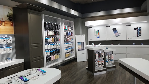 Cell Phone Store «Verizon Authorized Retailer - Wireless Plus Fullerton», reviews and photos, 2221 W Malvern Ave, Fullerton, CA 92833, USA