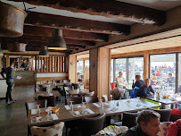 Atmosphère du Restaurant LES MARMOTES à Fontcouverte-la-Toussuire - n°1